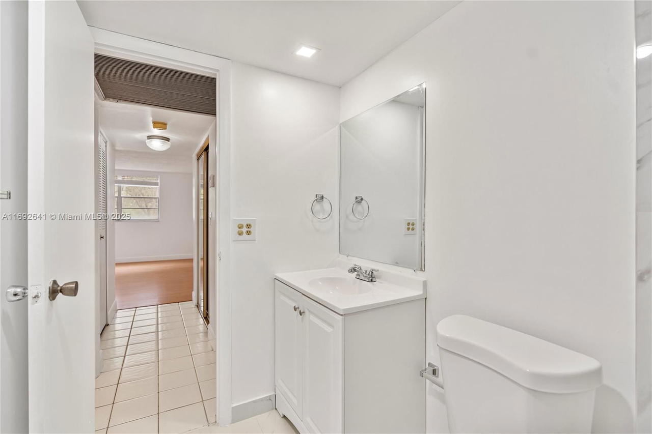 Real estate property located at 1681 70th Ave #204, Broward, Omega Condo No 1, Plantation, FL