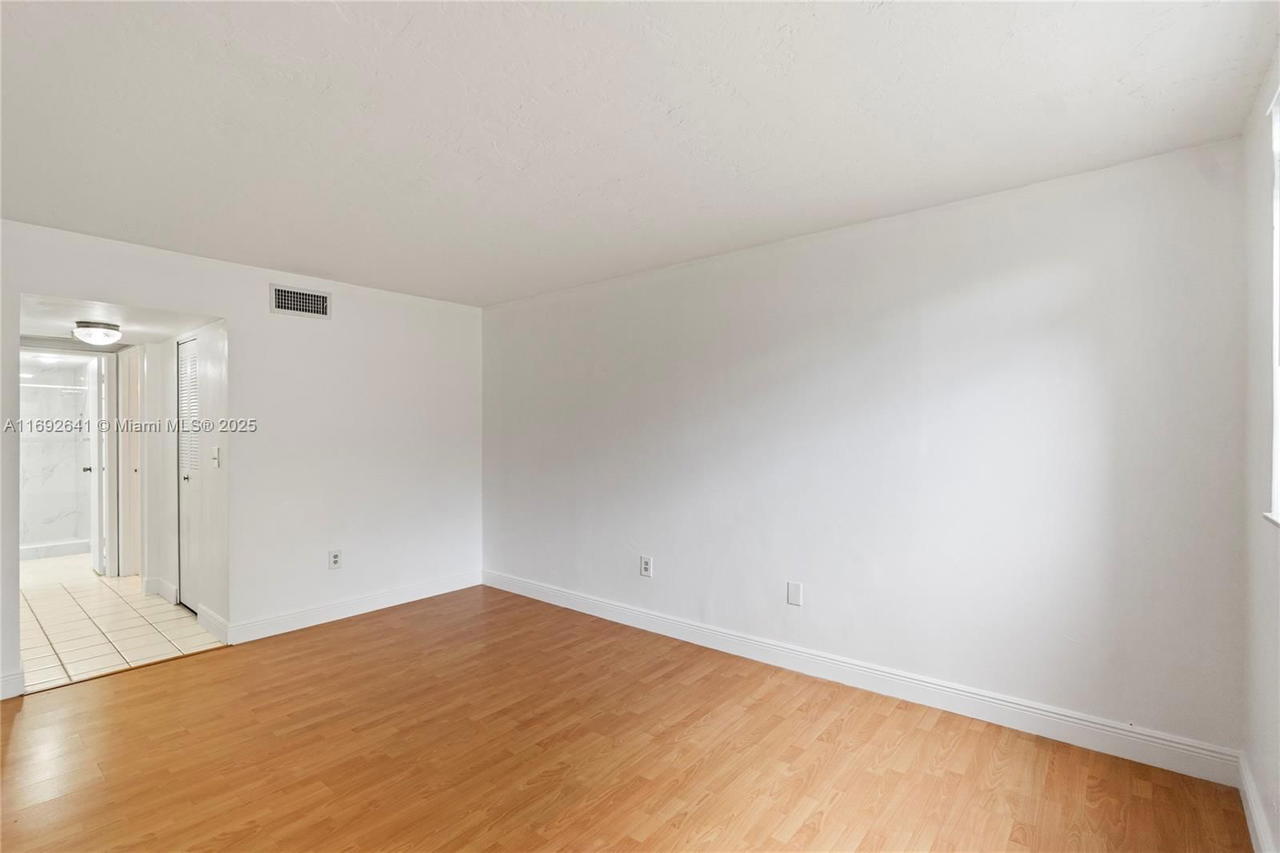 Real estate property located at 1681 70th Ave #204, Broward, Omega Condo No 1, Plantation, FL