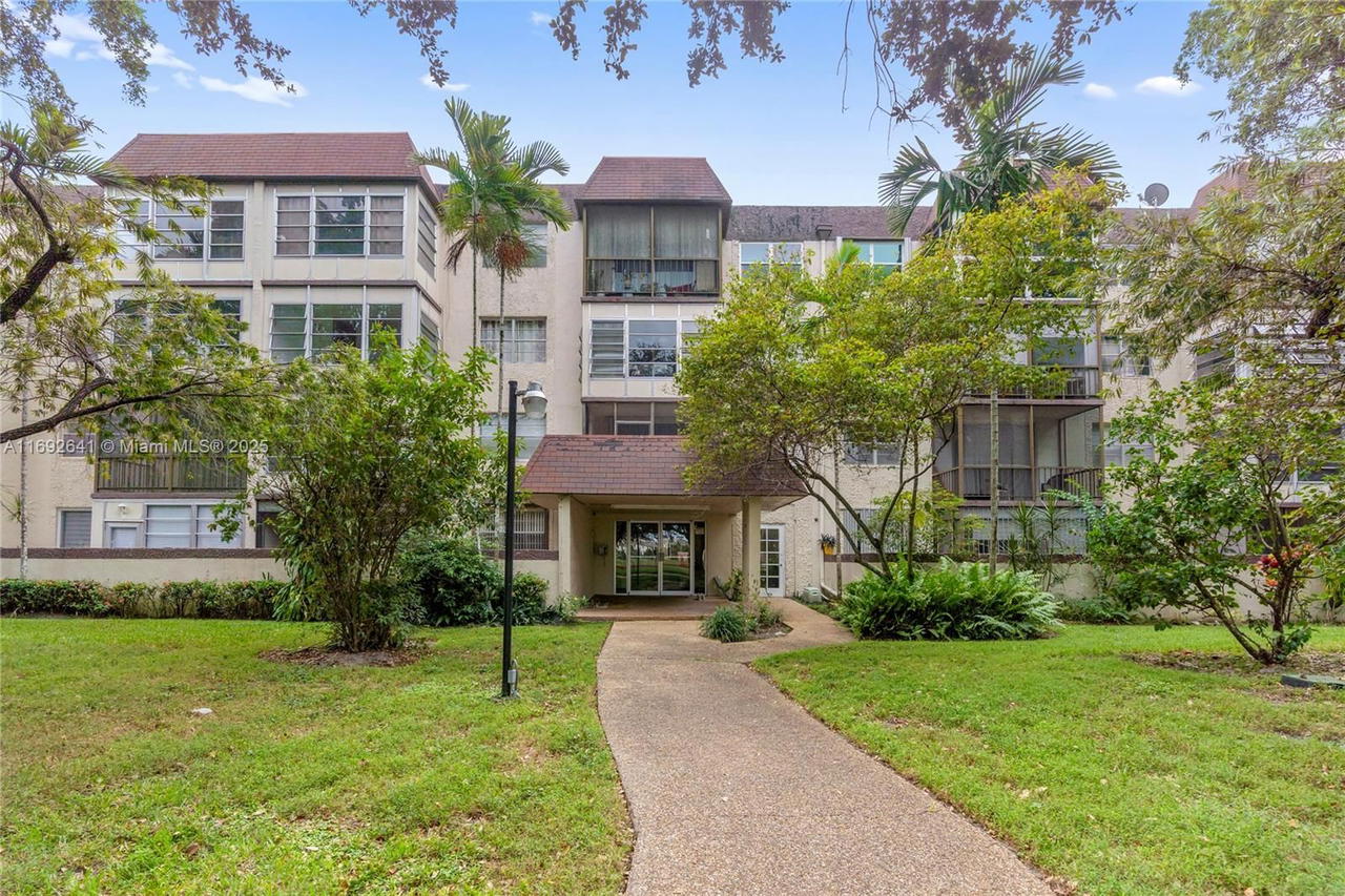 Real estate property located at 1681 70th Ave #204, Broward, Omega Condo No 1, Plantation, FL