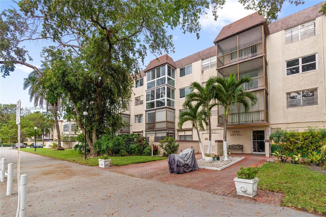 Real estate property located at 1681 70th Ave #204, Broward, Omega Condo No 1, Plantation, FL