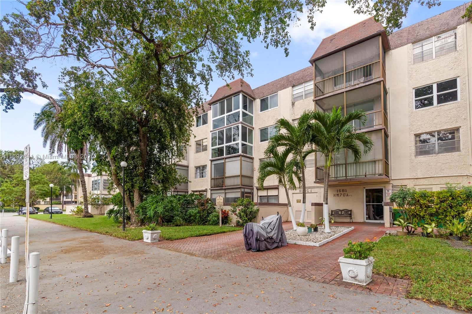 Real estate property located at 1681 70th Ave #204, Broward, Omega Condo No 1, Plantation, FL