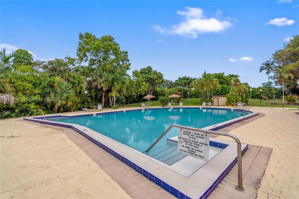 Real estate property located at 1681 70th Ave #204, Broward, Omega Condo No 1, Plantation, FL