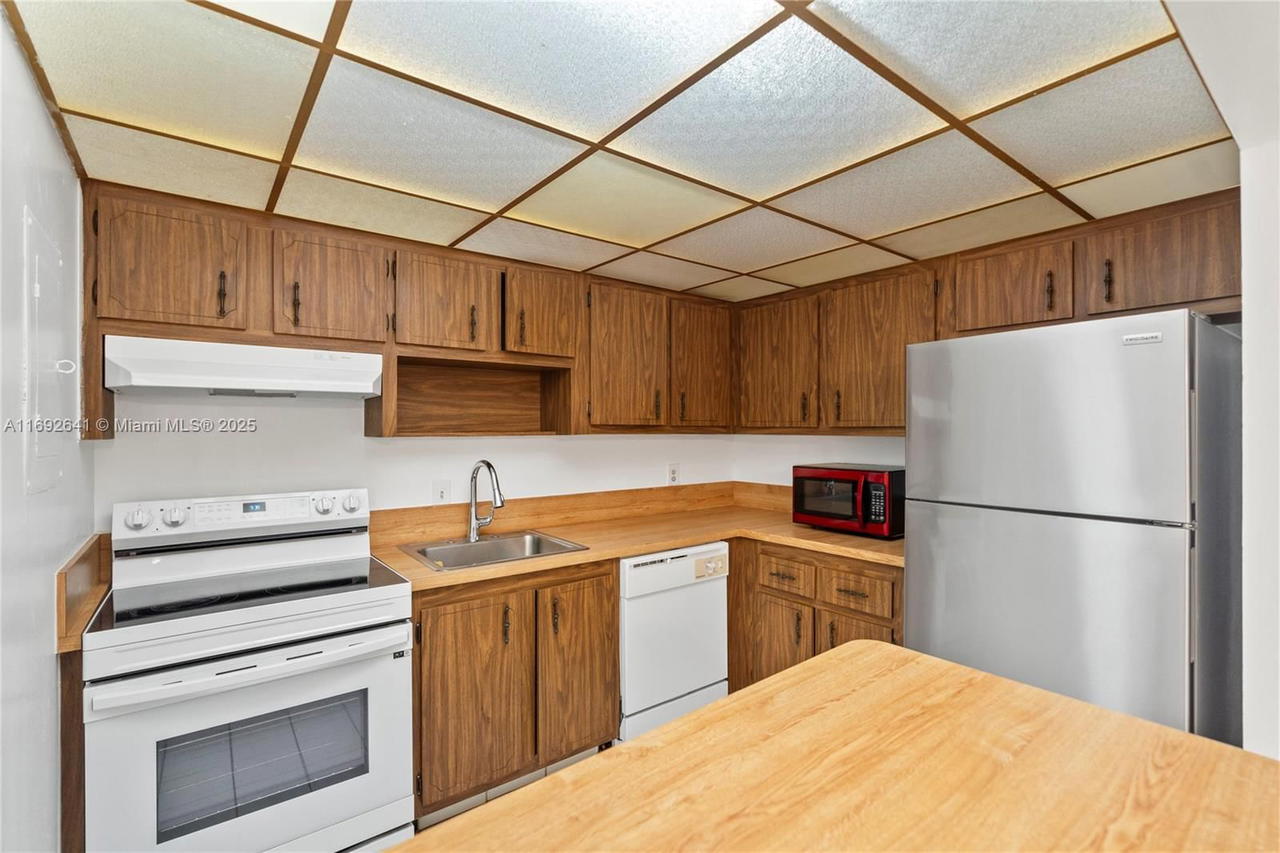 Real estate property located at 1681 70th Ave #204, Broward, Omega Condo No 1, Plantation, FL