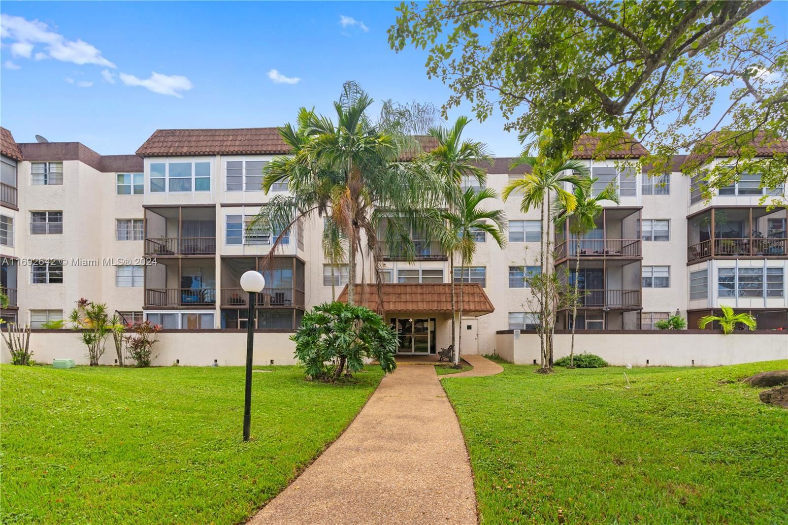 Real estate property located at 7100 17th St #219, Broward, OMEGA CONDO NO 3, Plantation, FL