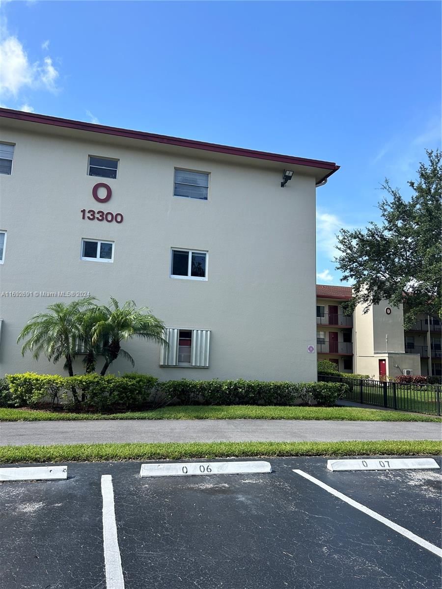 Real estate property located at 13300 1st St #105O, Broward, NEW HAMPTON AT CENTURY VI, Pembroke Pines, FL