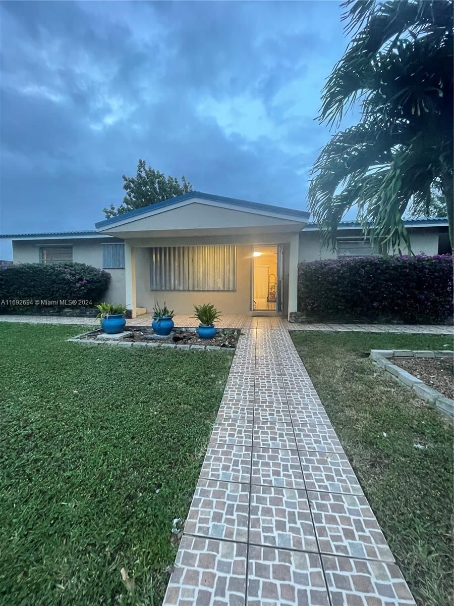 Real estate property located at 15545 295th Ter, Miami-Dade, LEISUREWOOD MANOR SEC 2, Homestead, FL