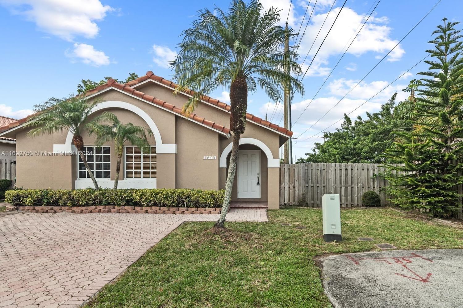 Real estate property located at 7601 166th Ter, Miami-Dade, TURTLE RUN ESTATES, Hialeah, FL