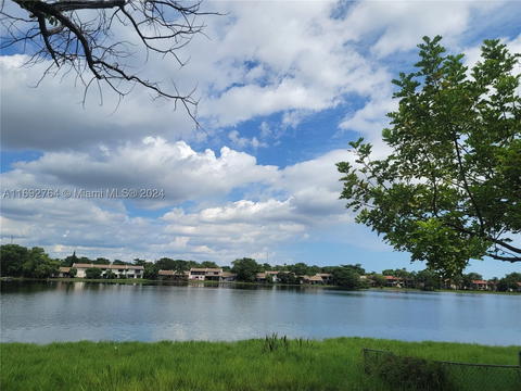 Real estate property located at 671 195 St #122-E, Miami-dade, Cedar Glenncondo Apts Ea, Miami, FL