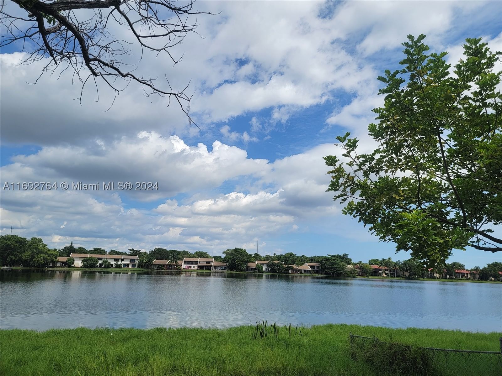 Real estate property located at 671 195 St #122-E, Miami-dade, Cedar Glenncondo Apts Ea, Miami, FL