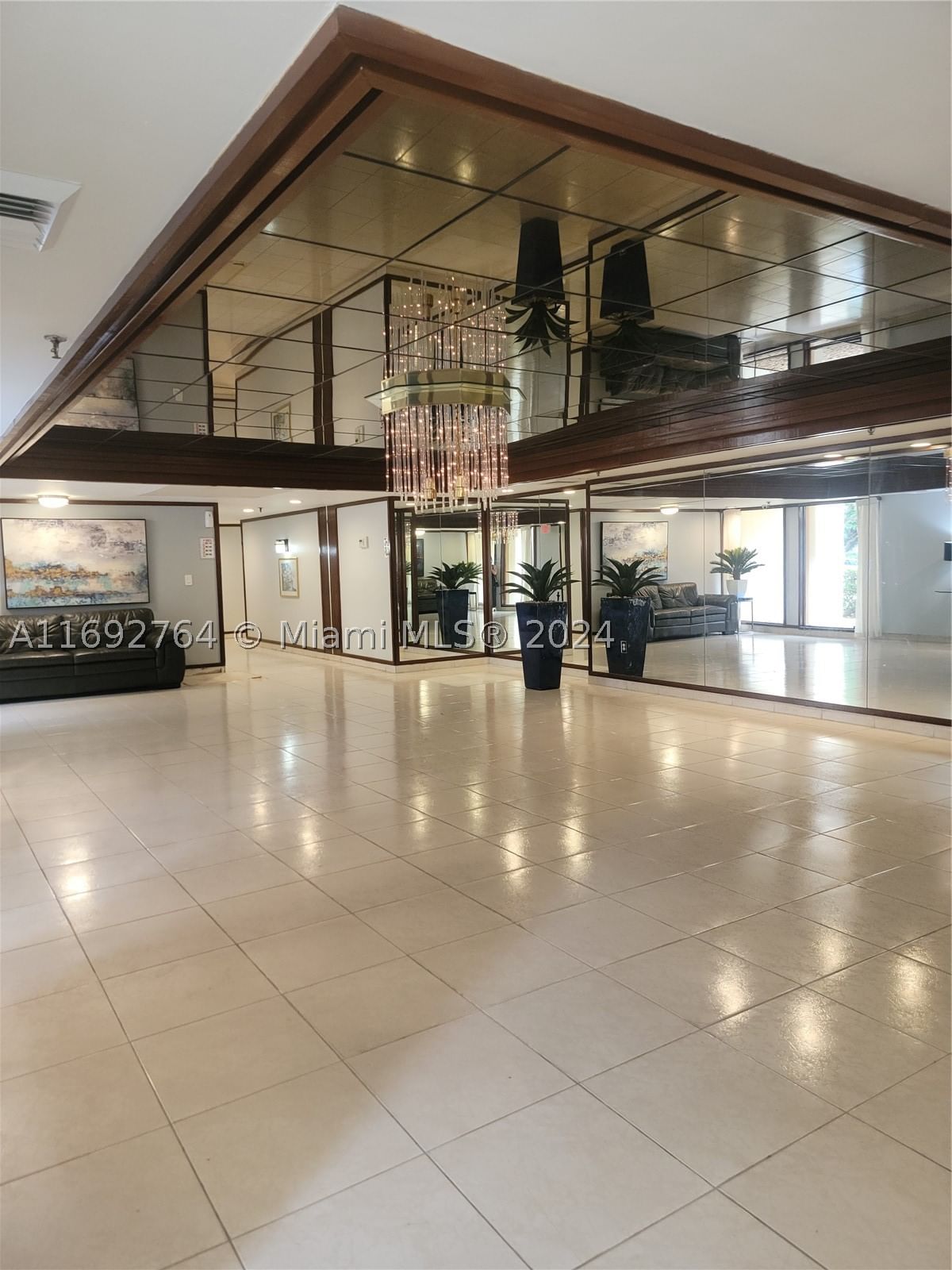 Real estate property located at 671 195 St #122-E, Miami-dade, Cedar Glenncondo Apts Ea, Miami, FL