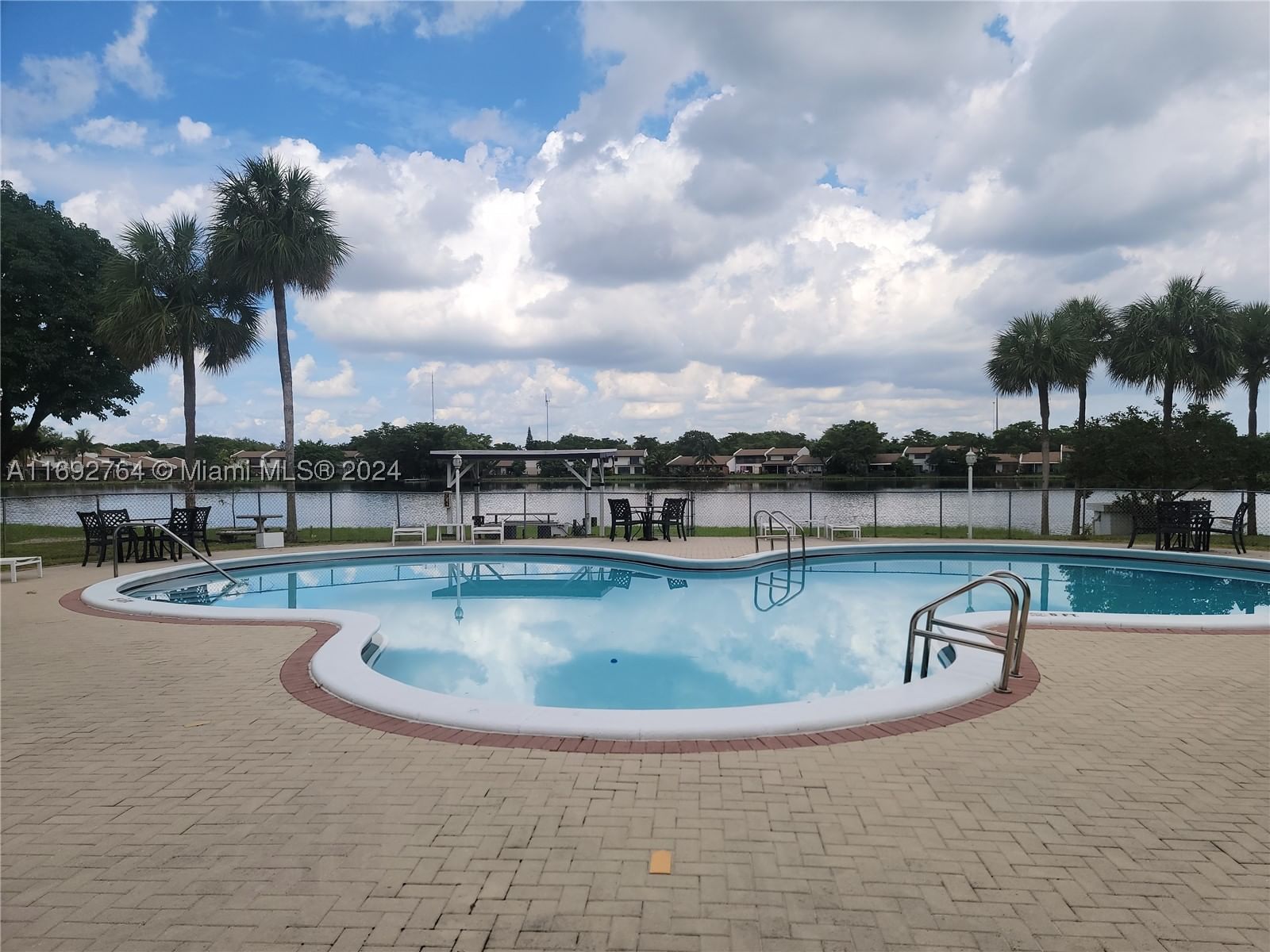 Real estate property located at 671 195 St #122-E, Miami-dade, Cedar Glenncondo Apts Ea, Miami, FL