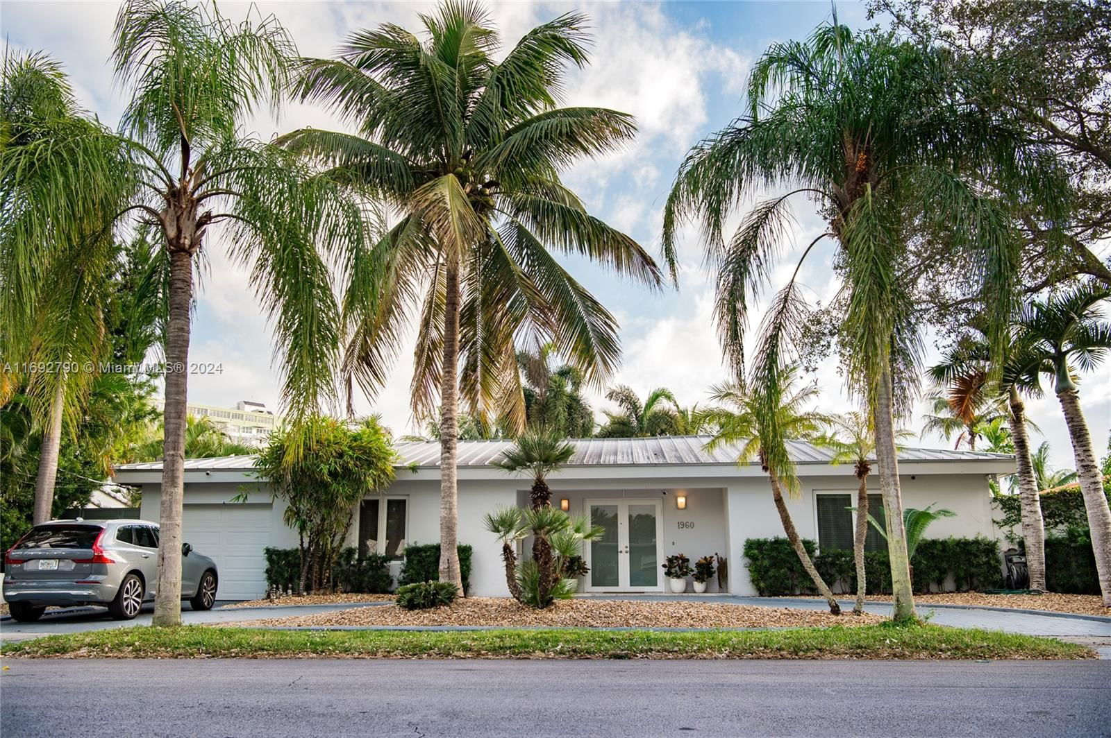 Real estate property located at 1960 124 St, Miami-Dade, AVIATION COUNTRY CLUB, North Miami, FL