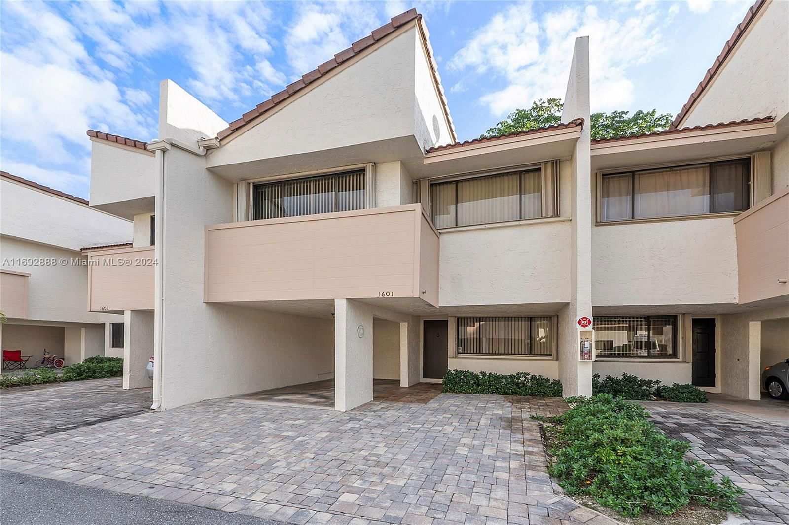 Real estate property located at 1601 Cypress Pointe Dr #1601, Broward, CYPRESS POINTE CONDO, Coral Springs, FL