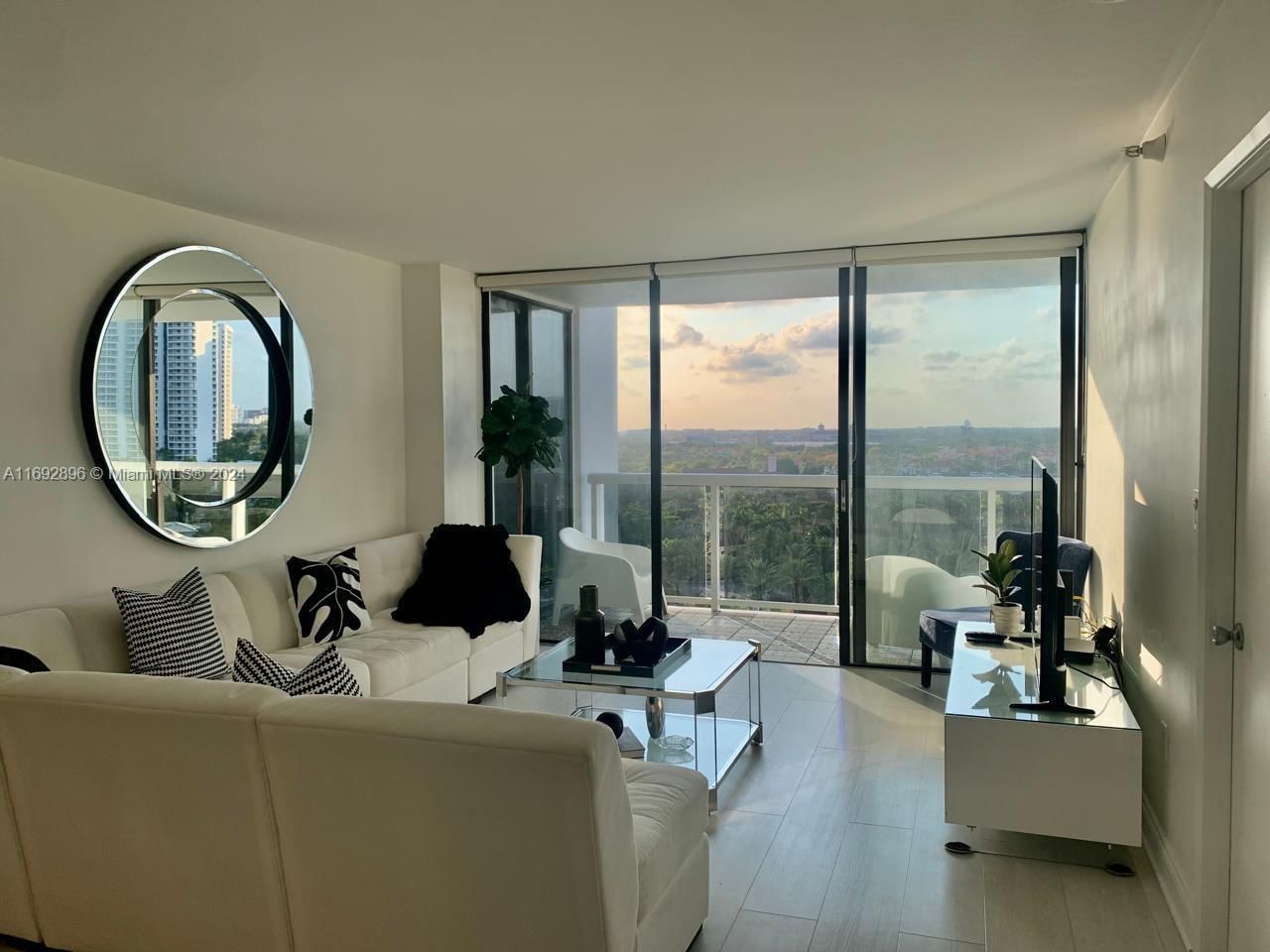 Real estate property located at 20505 Country Club Dr #1232, Miami-Dade, WATERVIEW CONDO, Aventura, FL