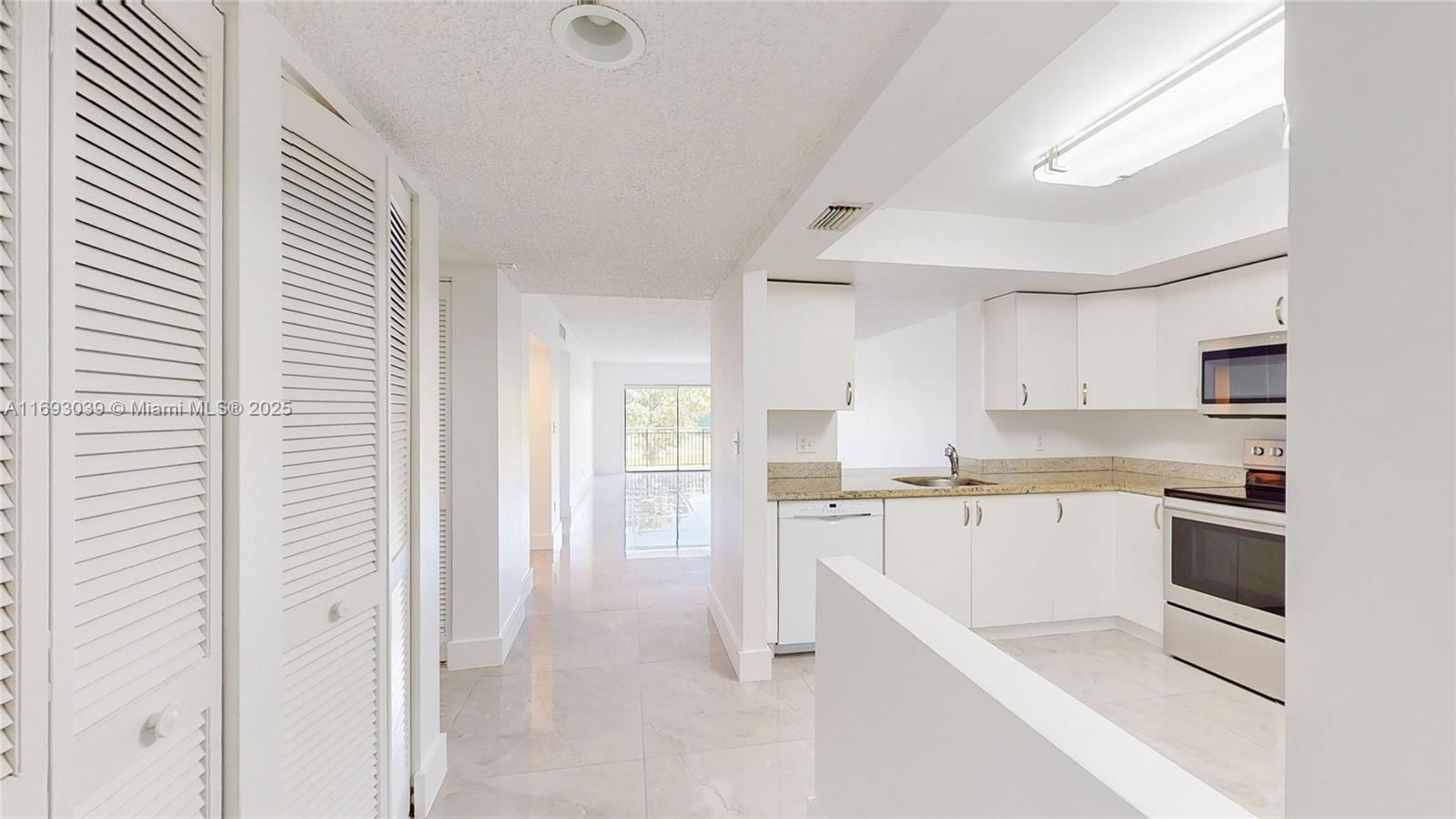 Real estate property located at 16171 Blatt Blvd #203, Broward, Fairways At Bonaventure C, Weston, FL