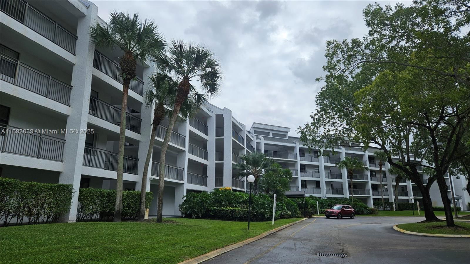 Real estate property located at 16171 Blatt Blvd #203, Broward, Fairways At Bonaventure C, Weston, FL