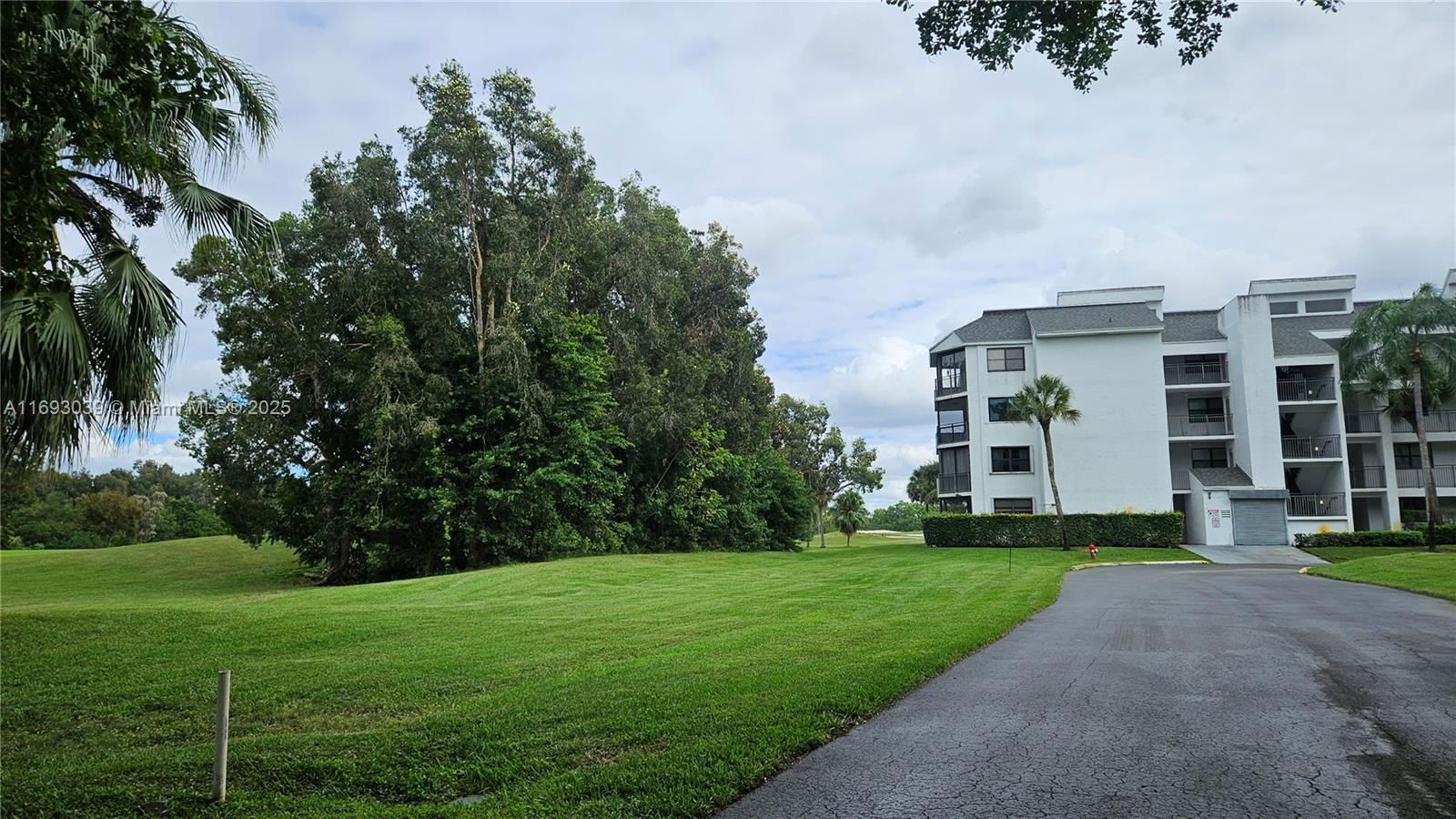 Real estate property located at 16171 Blatt Blvd #203, Broward, Fairways At Bonaventure C, Weston, FL
