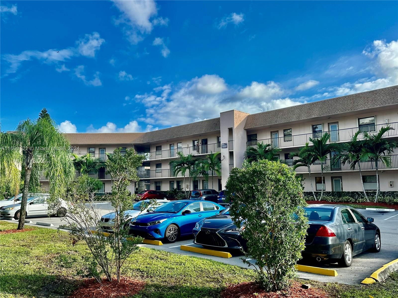 Real estate property located at 10304 Sunrise Lakes Blvd #304, Broward, SUNRISE LAKES 177 CONDO, Sunrise, FL