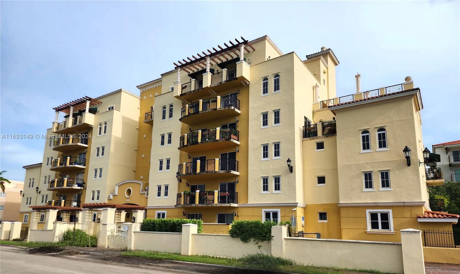 Real estate property located at 322 Madeira Ave #502, Miami-Dade, VILLA ISABELLA CONDO, Coral Gables, FL