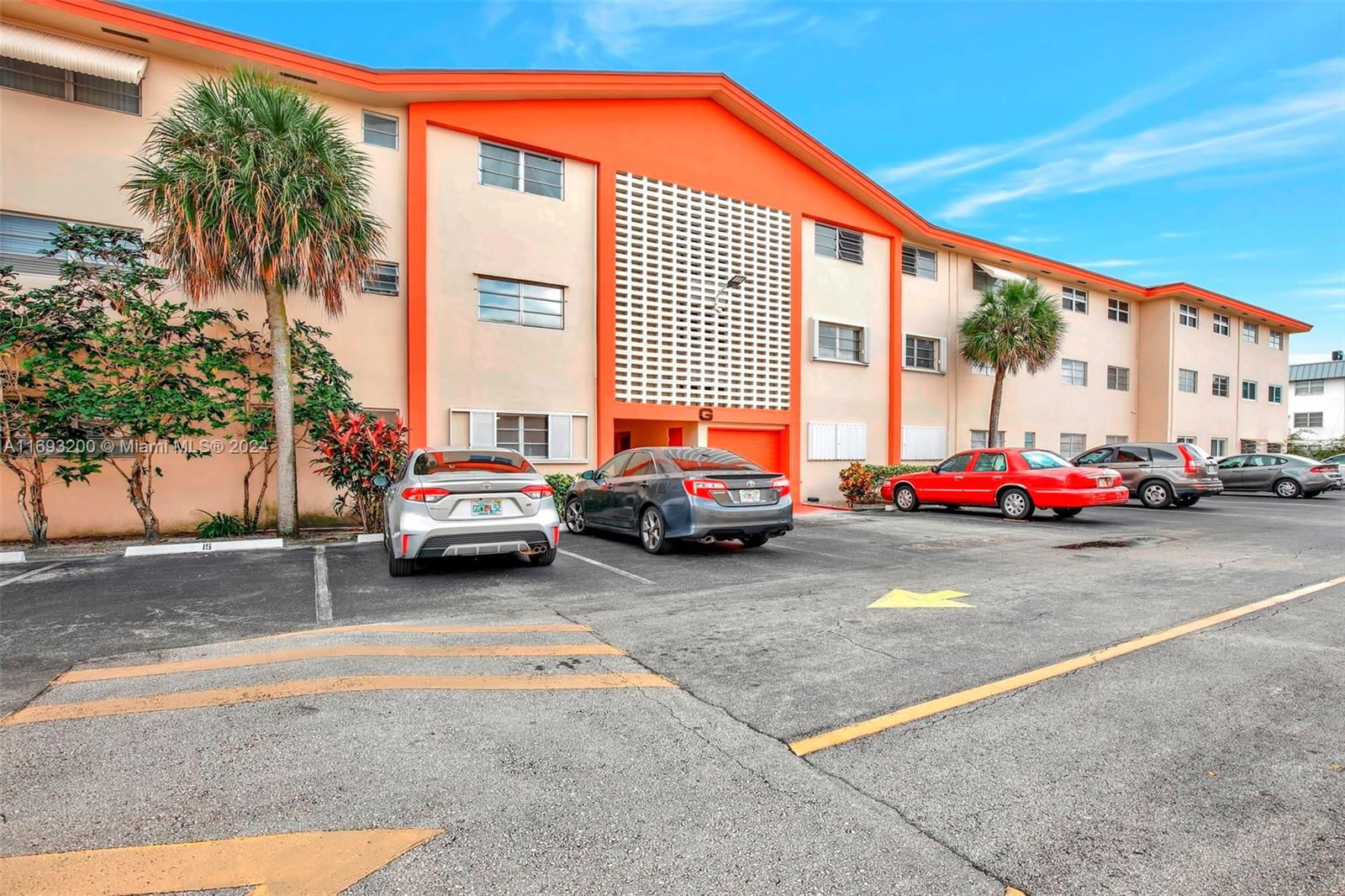 Real estate property located at 5300 Washington St G127, Broward, BEVERLY HILLS CONDO NUMBE, Hollywood, FL