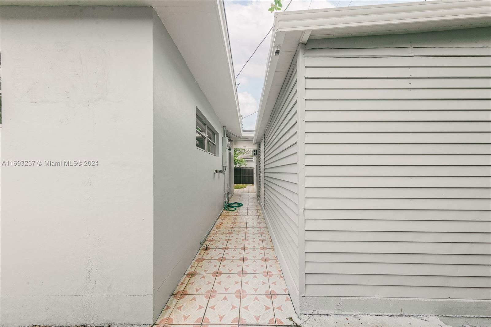 Real estate property located at 3434 6th St, Miami-dade, Mildred Park, Miami, FL