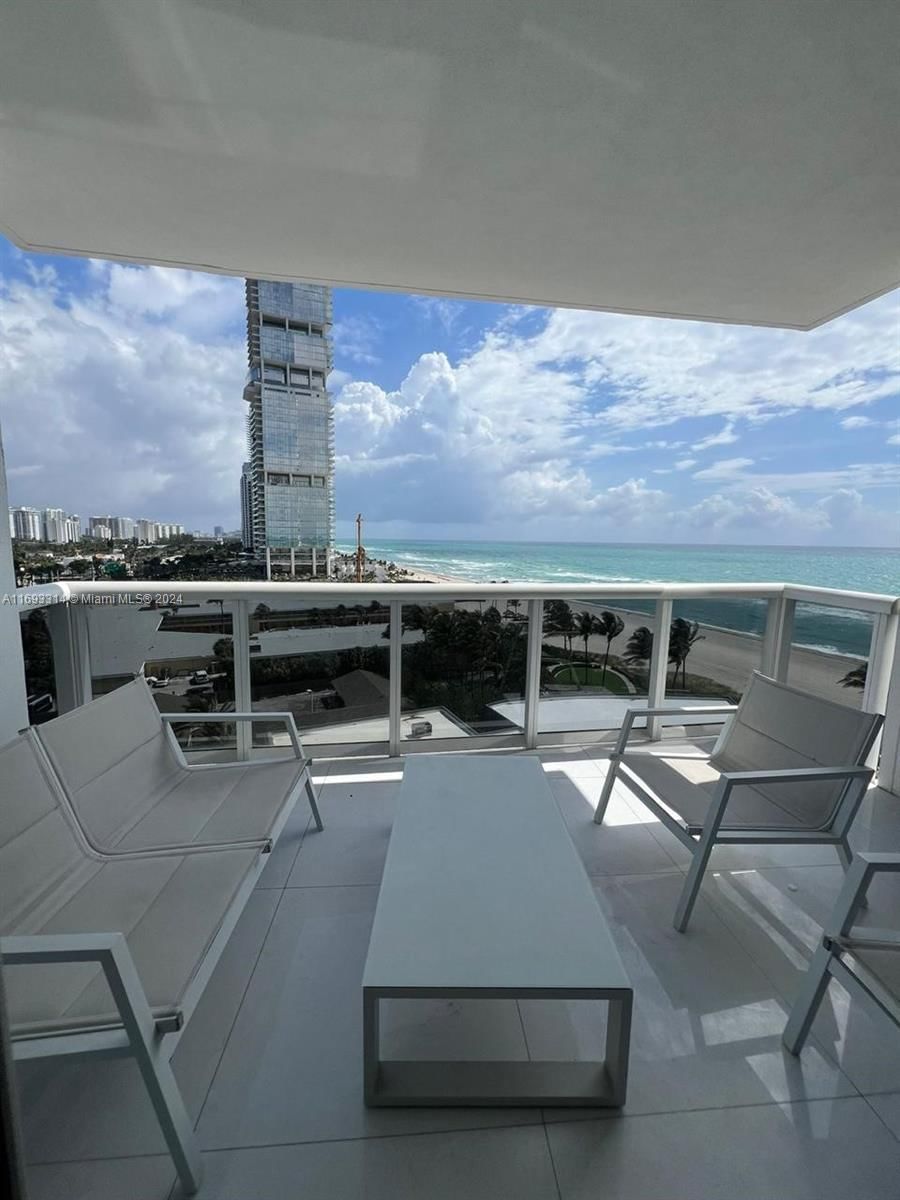 Real estate property located at 18201 Collins Ave #1002, Miami-Dade, TRUMP ROYALE CONDO, Sunny Isles Beach, FL