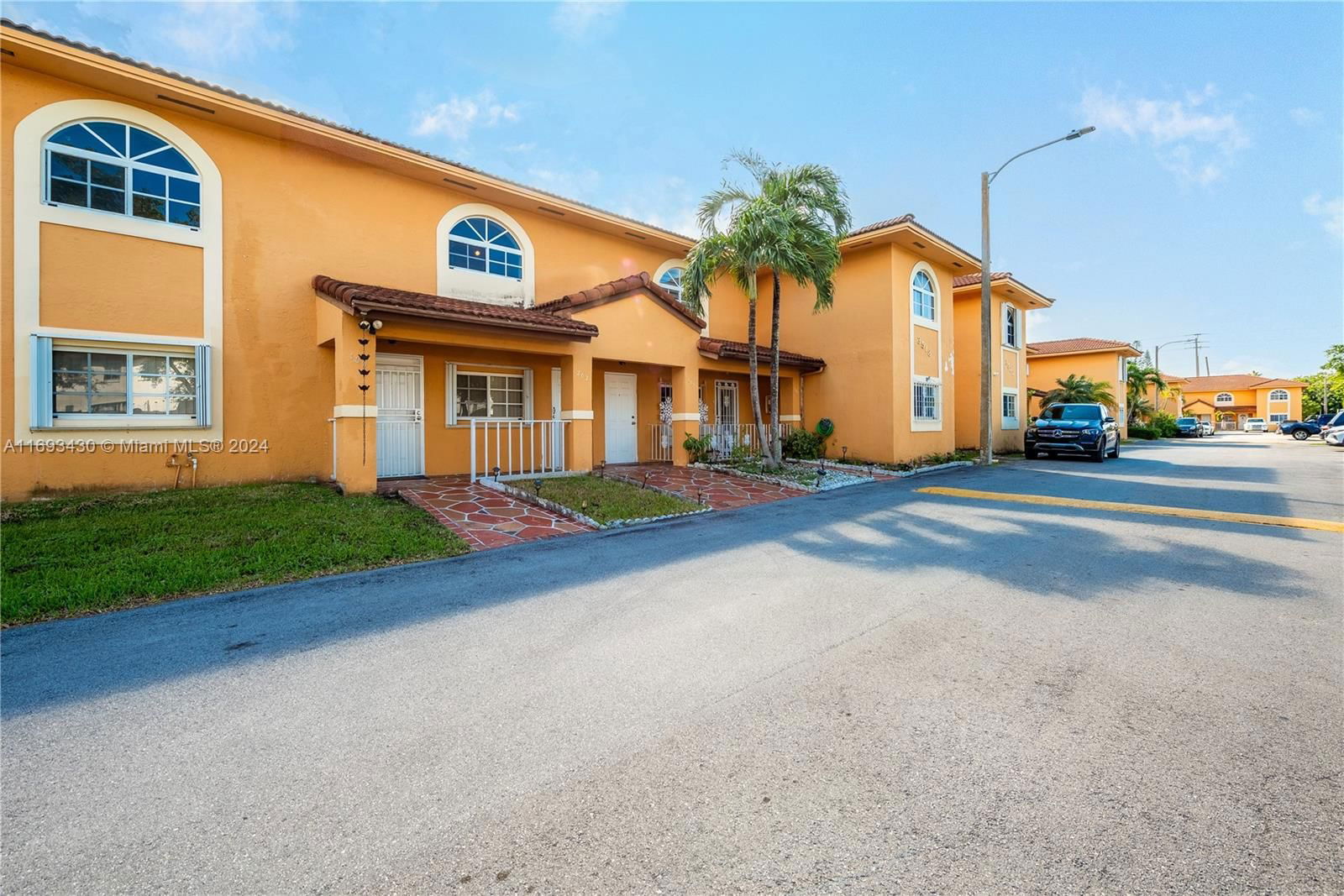 Real estate property located at 3518 80th St #202-49, Miami-Dade, EL PRADO XV CONDO, Hialeah, FL