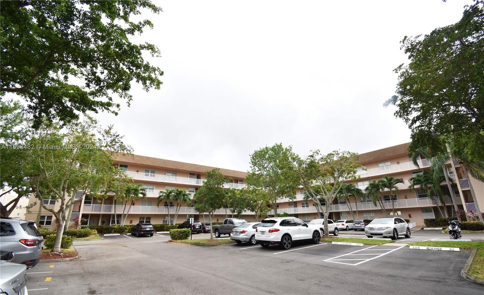 Real estate property located at 10414 24th Pl #405, Broward, SUNRISE LAKES 208 CONDO, Sunrise, FL