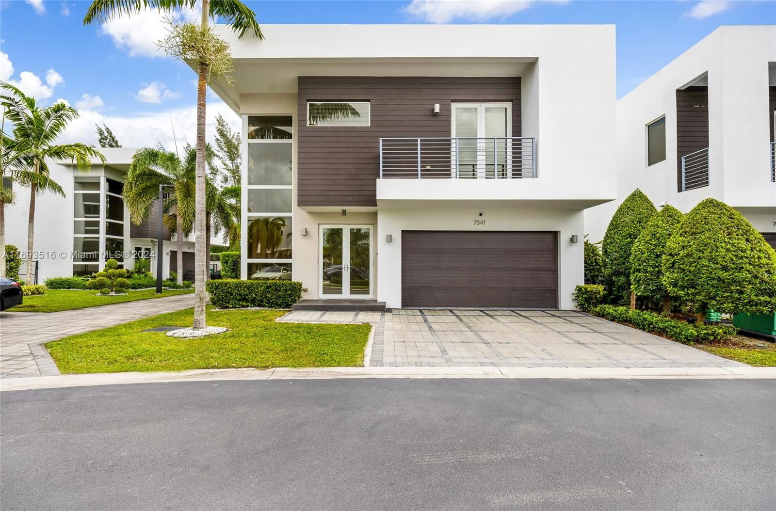 Real estate property located at 7541 97th Ct, Miami-Dade, DORAL COMMONS RESIDENTIAL, Doral, FL