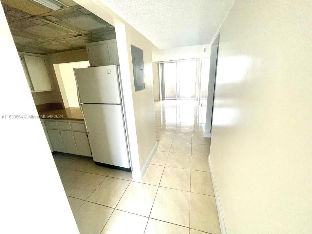 Real estate property located at 10090 80th Ct #1542, Miami-Dade, SAMARI LAKE EAST CONDO, Hialeah Gardens, FL