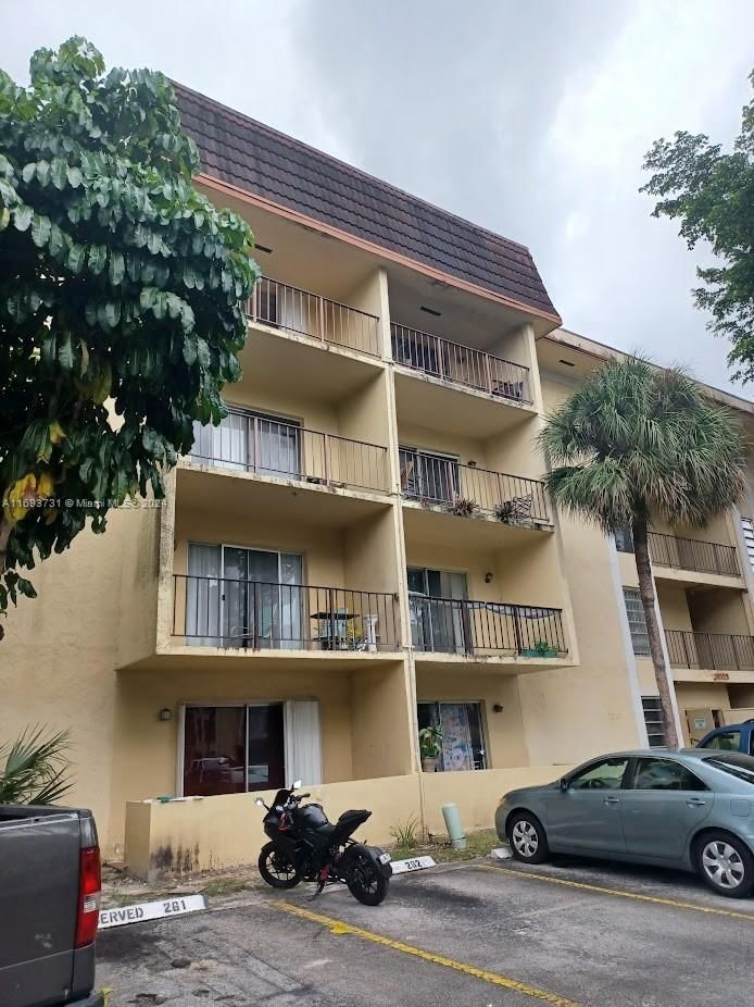 Real estate property located at 11925 2nd Ave B414, Miami-Dade, CAPRI GARDENS CONDO, North Miami, FL