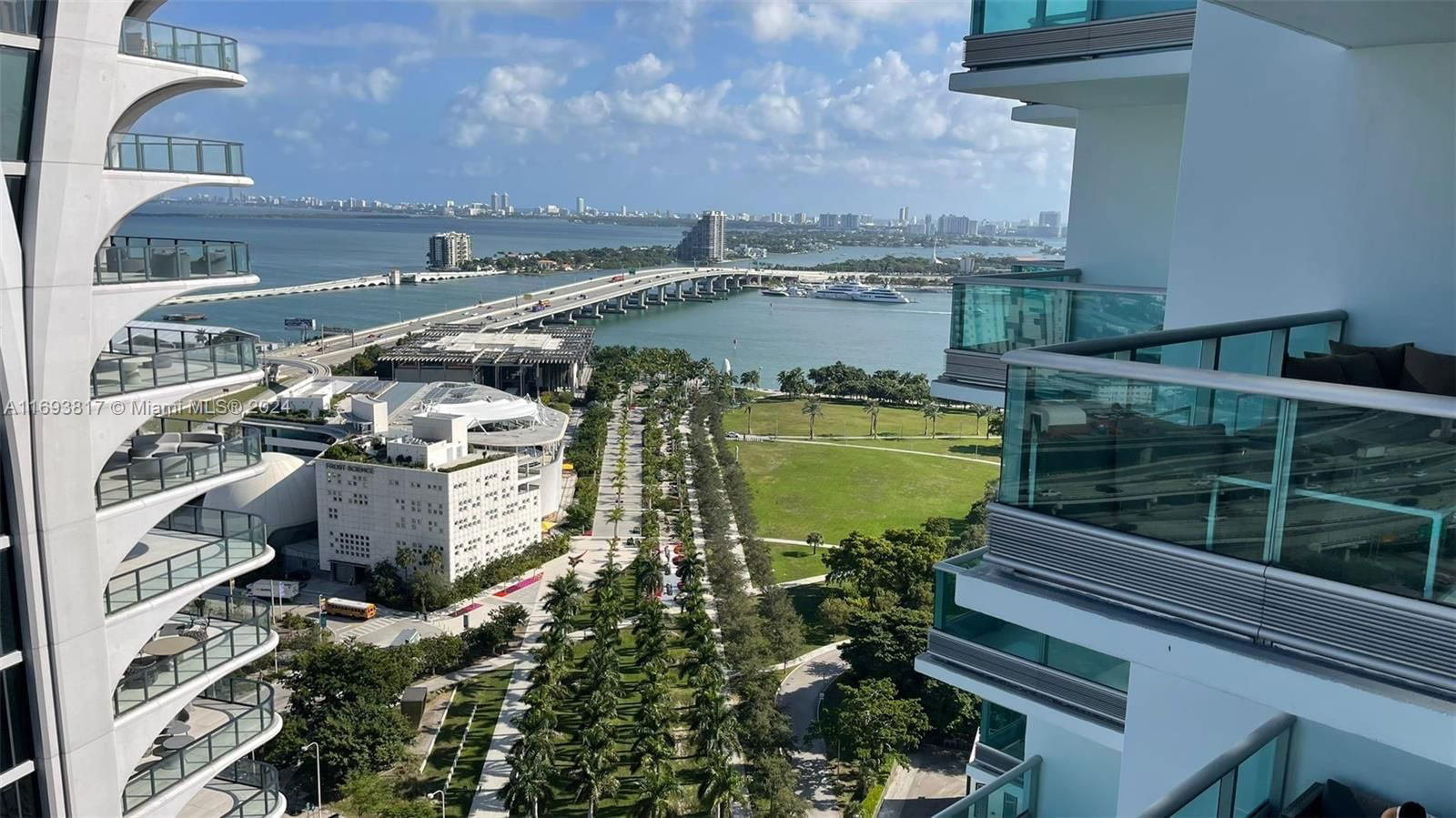 Real estate property located at 900 Biscayne Blvd #2812, Miami-Dade, 900 BISCAYNE BAY CONDO, Miami, FL