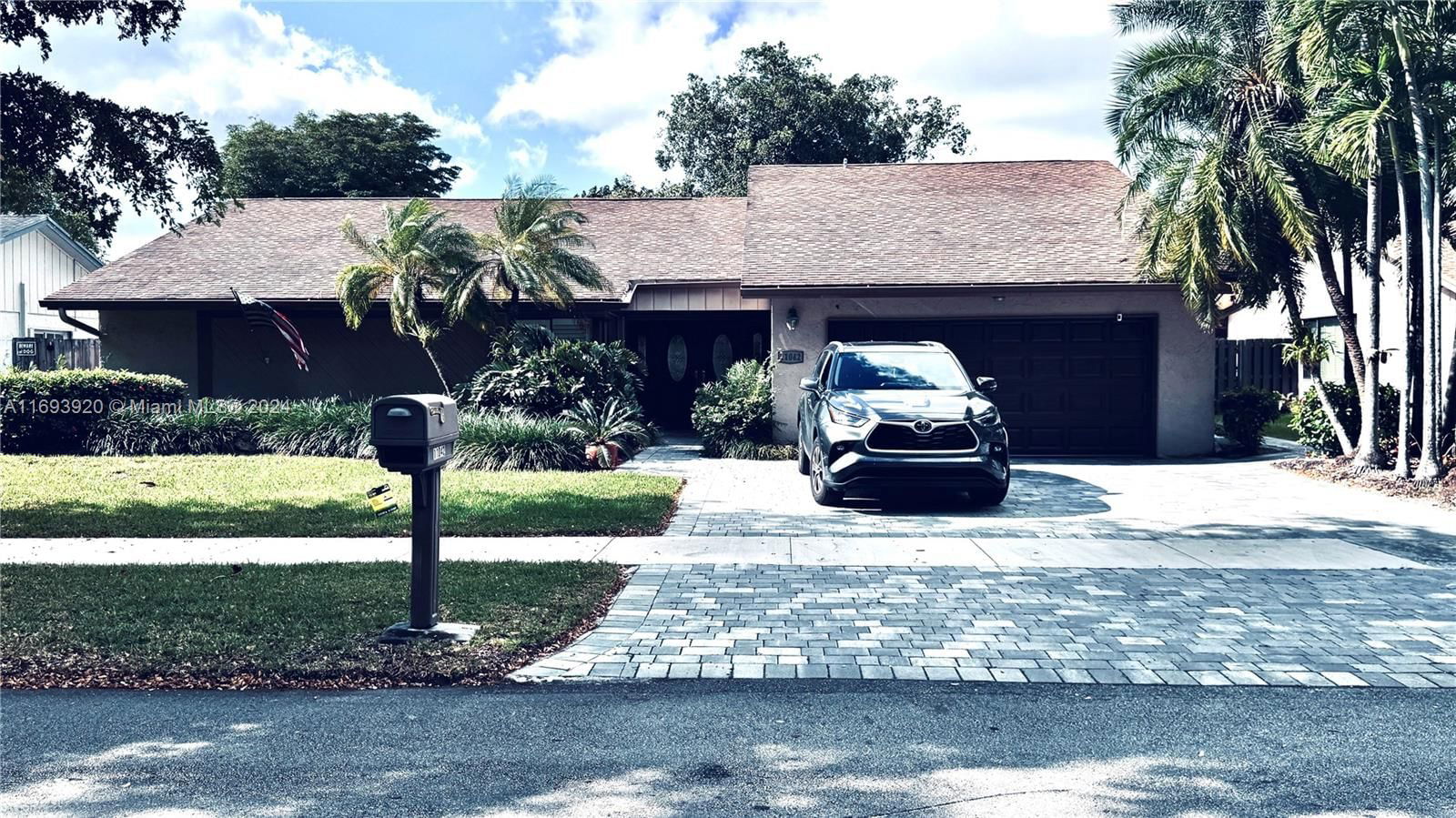 Real estate property located at 11042 129th Pl, Miami-Dade, LINDGREN EAST, Miami, FL