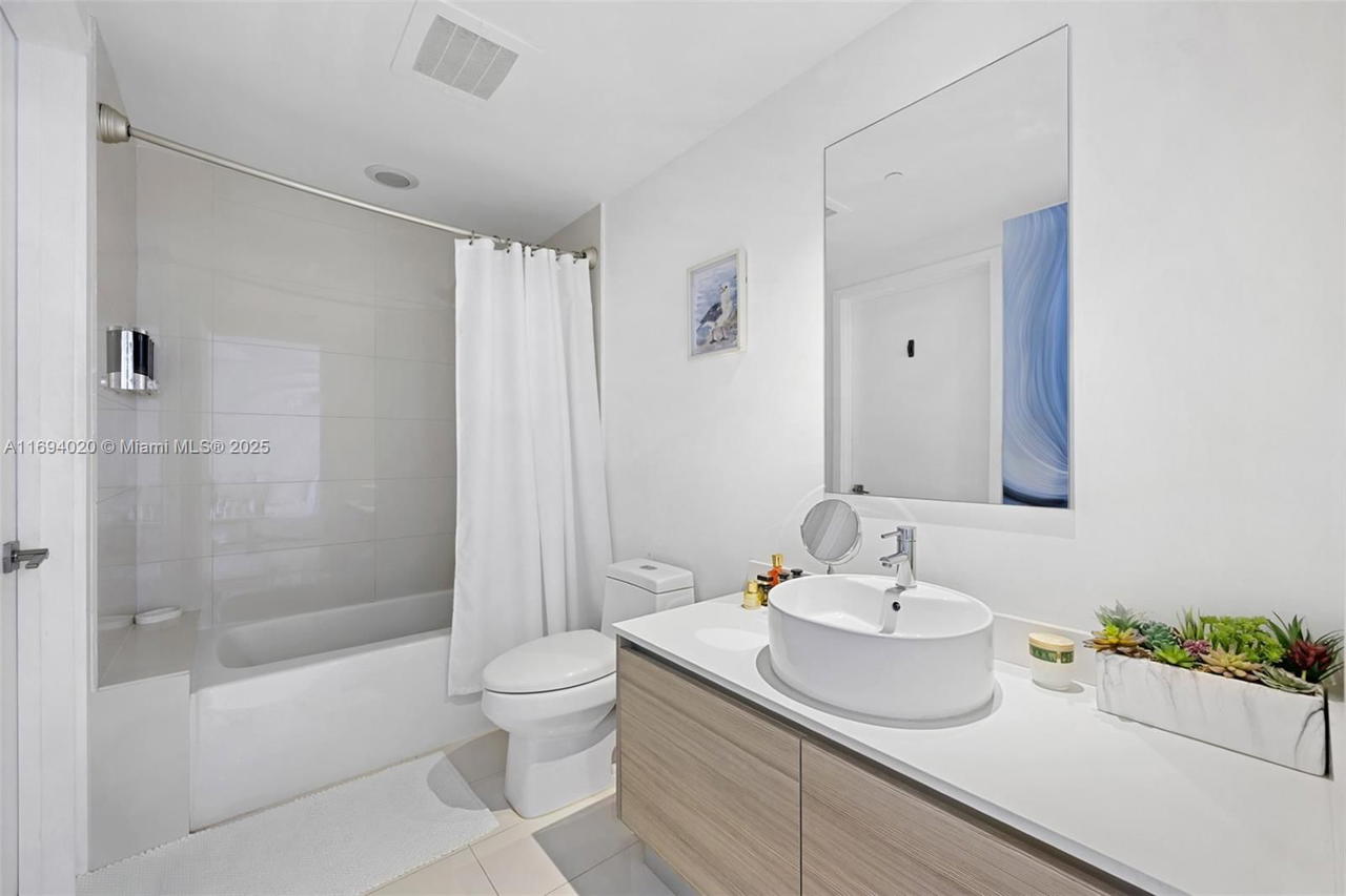 Real estate property located at 121 34th St #3014, Miami-dade, 3401 Midtown Condo, Miami, FL