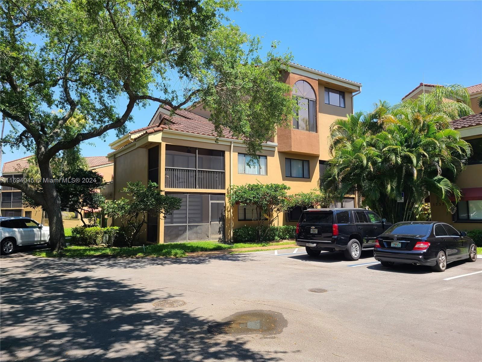 Real estate property located at 15555 Miami Lakeway #105-18, Miami-Dade, CELEBRATION POINT CONDO #, Miami Lakes, FL