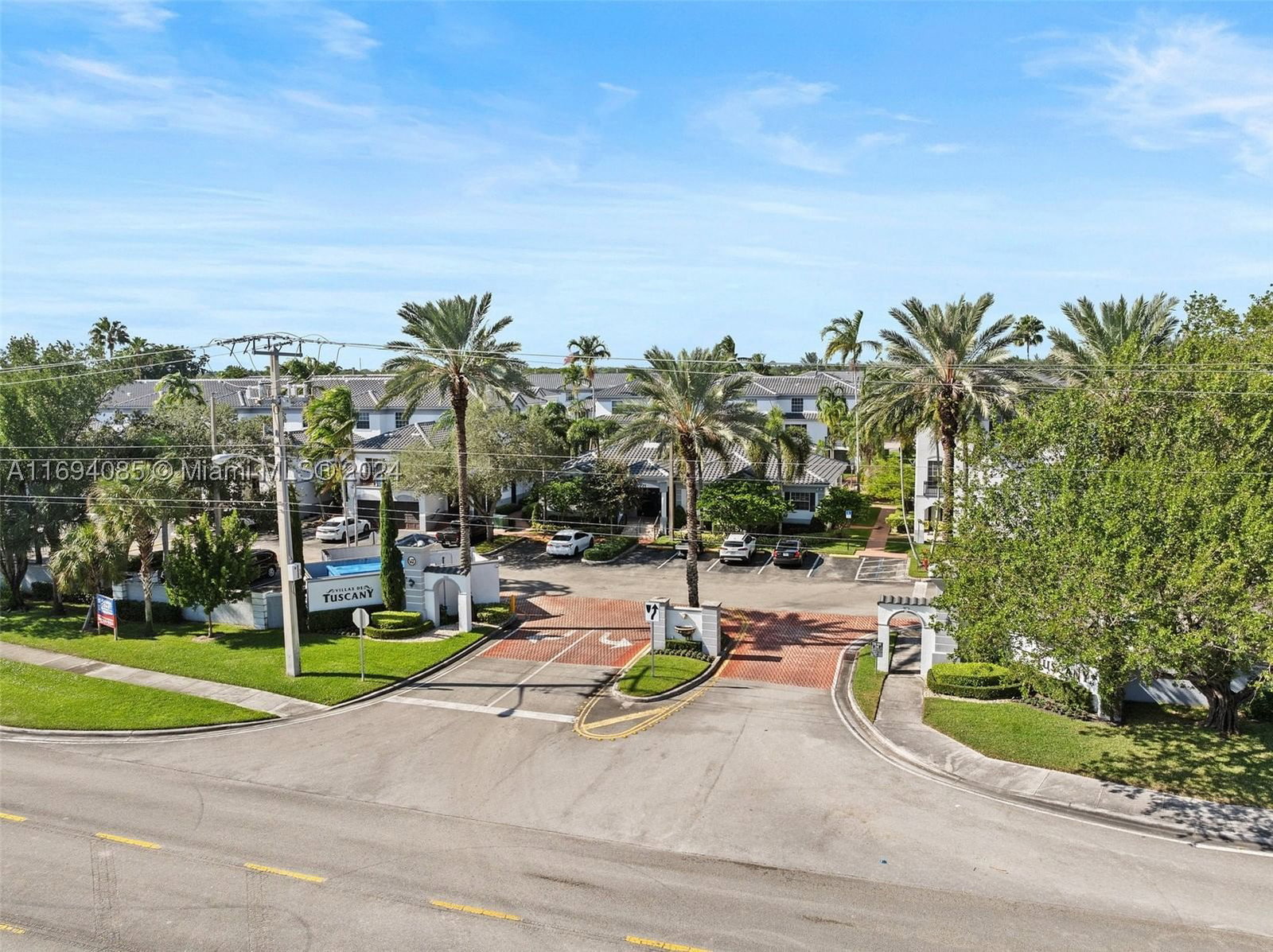 Real estate property located at 761 148th Ave #910, Broward, Villas De Tuscany Condo, Sunrise, FL