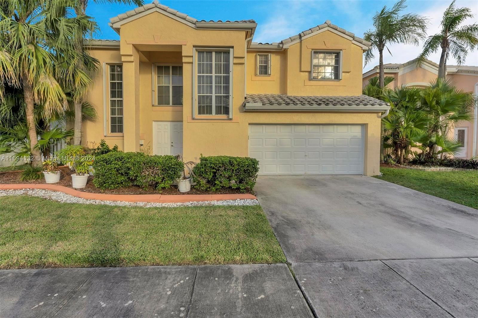 Real estate property located at 923 101st Way, Broward, LANDINGS, Pembroke Pines, FL