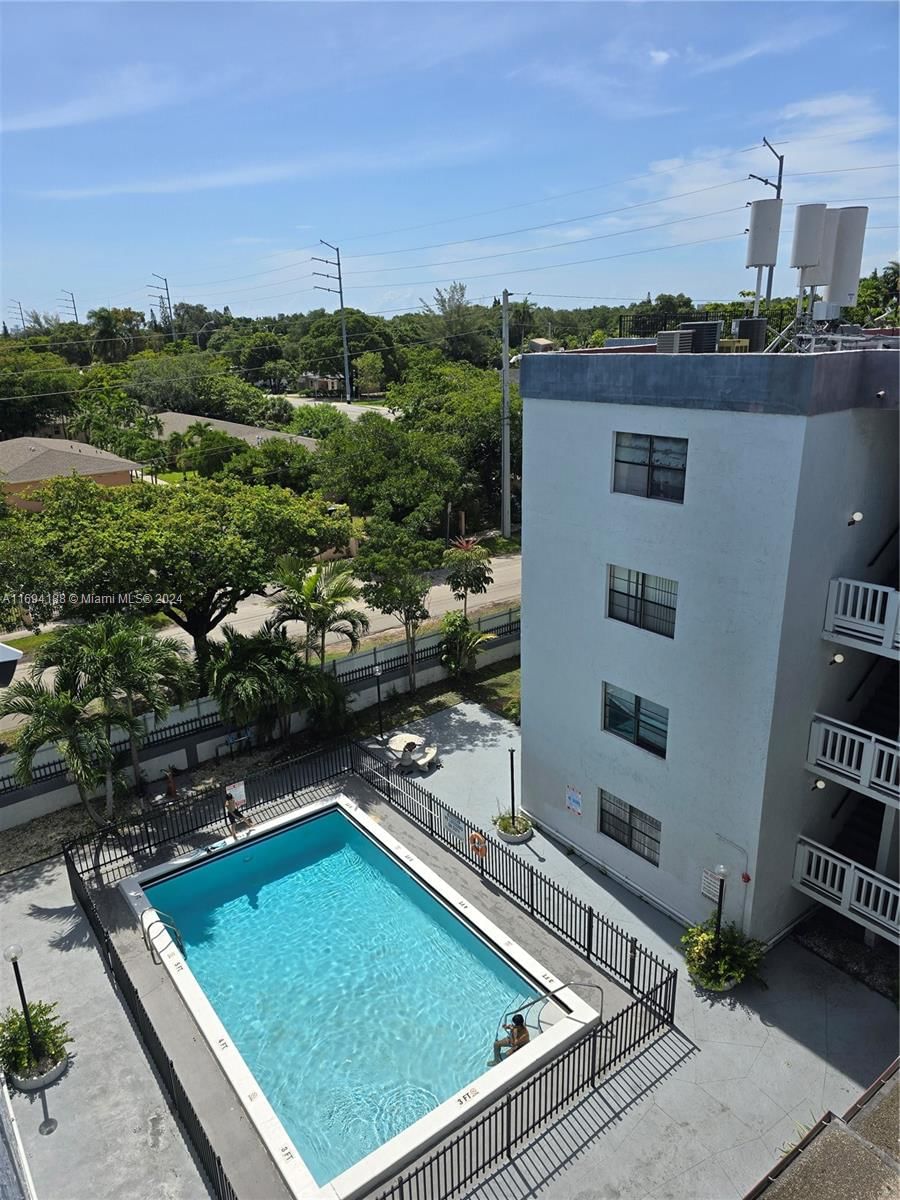 Real estate property located at 13500 3rd Ct #122, Miami-Dade, BROOKVIEW CONDO, North Miami, FL