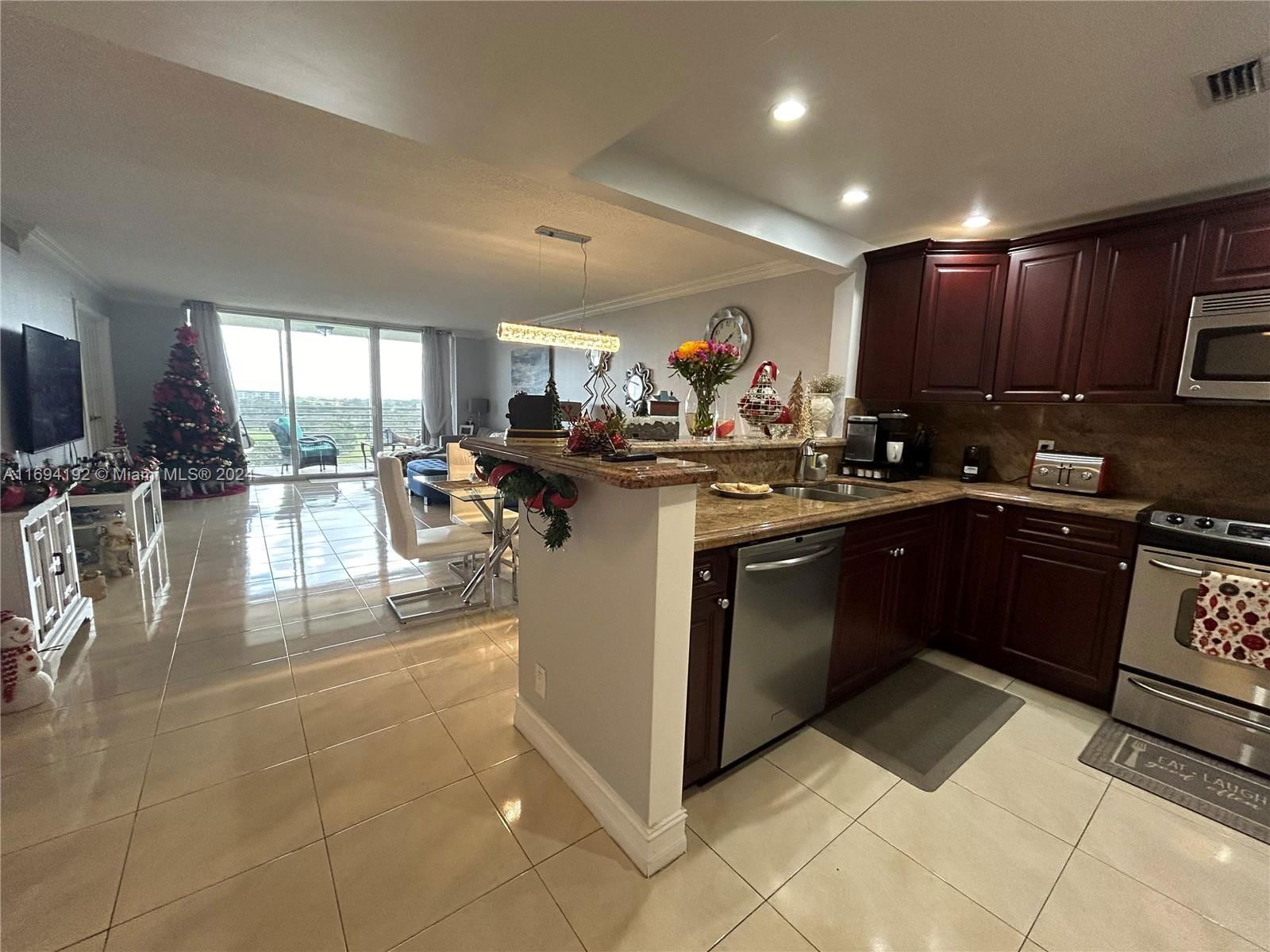 Real estate property located at 3520 Oaks Way #1010, Broward, NO 113 PALM-AIRE COUNTRY, Pompano Beach, FL