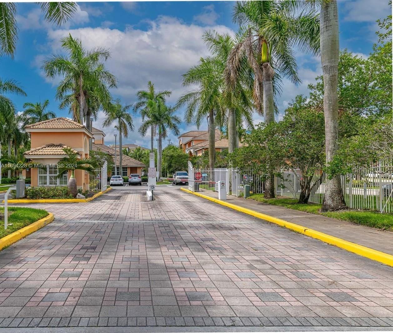 Real estate property located at 6968 39th St F207, Broward, COURTYARDS AT DAVIE CONDO, Davie, FL