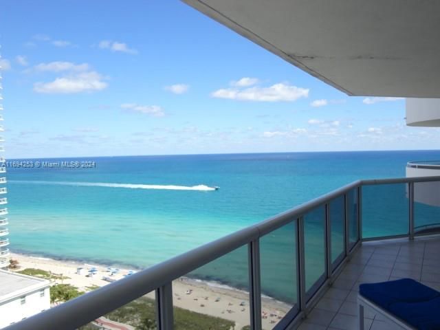 Real estate property located at 6301 Collins Ave #2208, Miami-Dade, LA GORCE PALACE CONDO, Miami Beach, FL