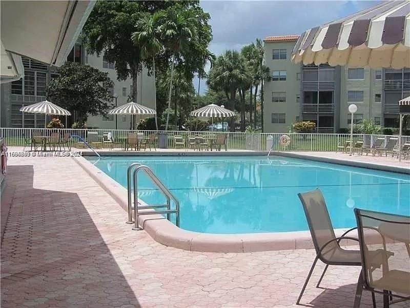 Real estate property located at 1810 81st Ave #2200, Broward, COURTYARDS OF BROWARD CON, North Lauderdale, FL