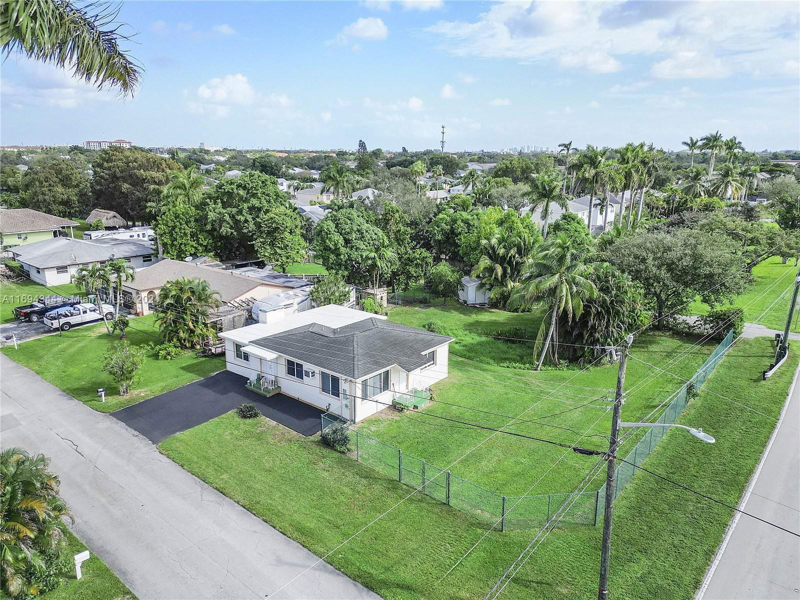 Real estate property located at 7301 Orange Dr, Broward, EVERGLADES LAND, Davie, FL