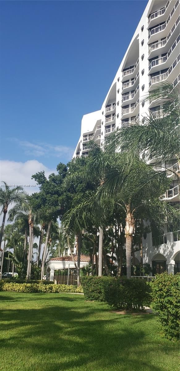 Real estate property located at 3610 Yacht Club Dr #810, Miami-Dade, PORTSVIEW @ THE WATERWAYS, Aventura, FL