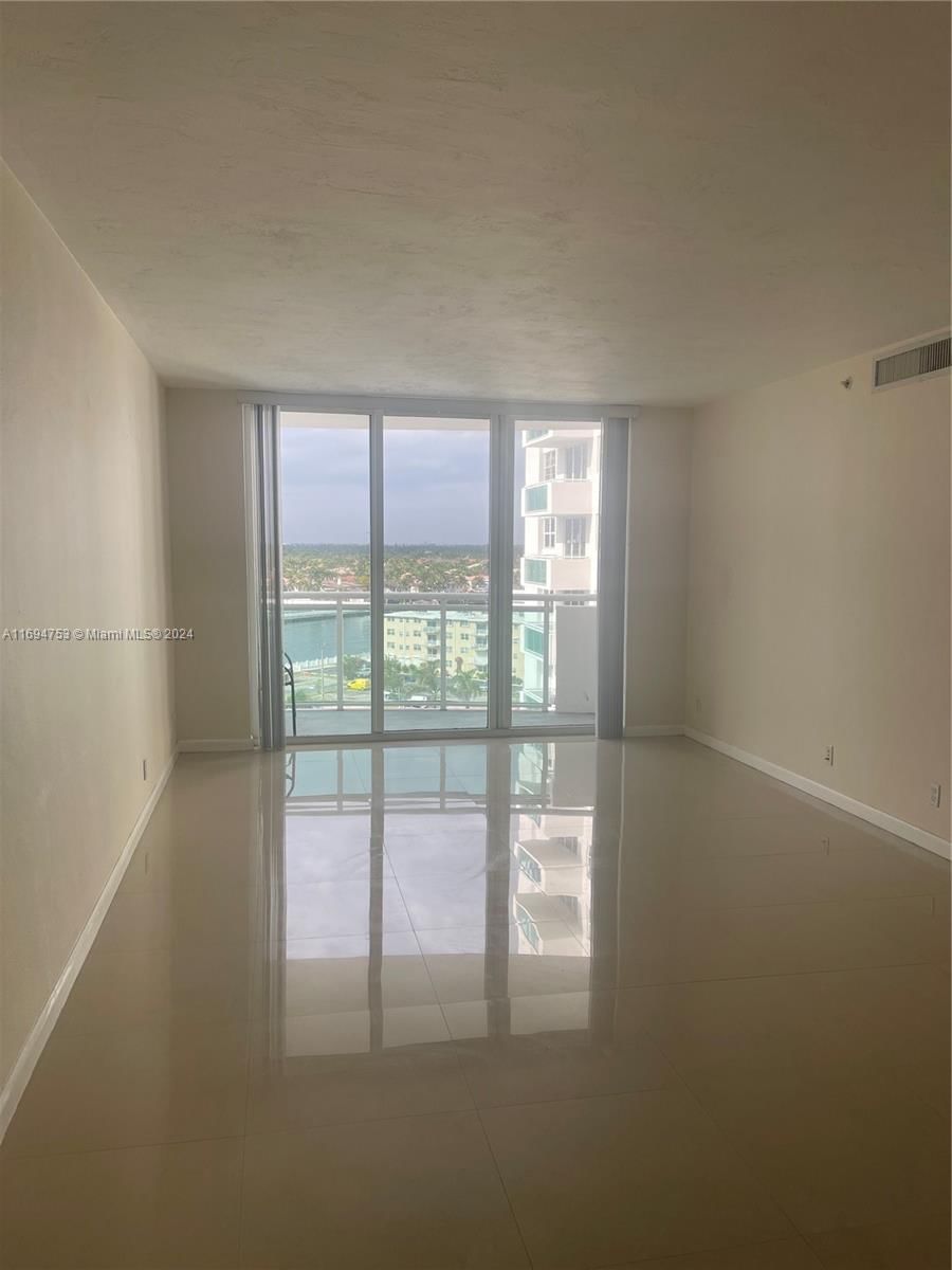 Real estate property located at 3001 Ocean Dr #933, Broward, RESIDENCES ON HOLLYWOOD B, Hollywood, FL