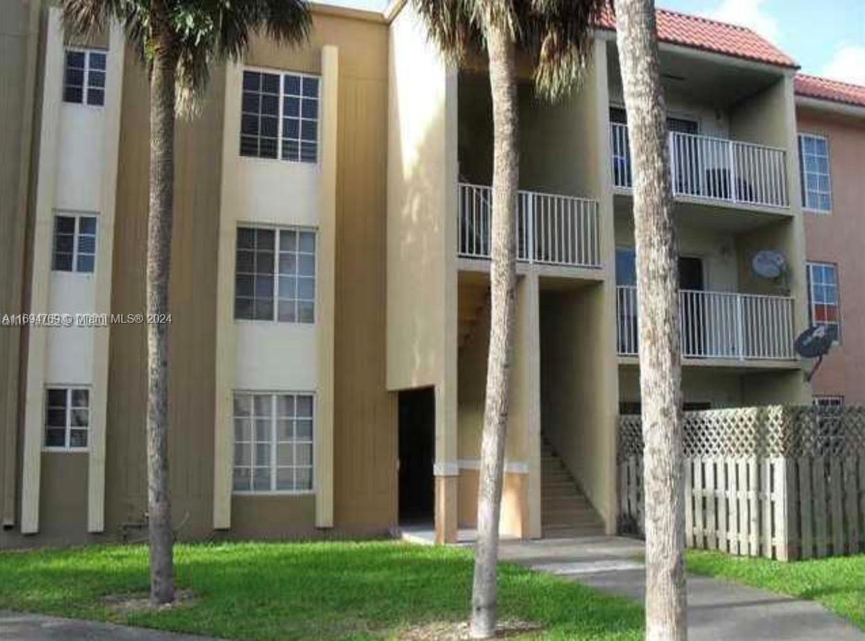 Real estate property located at 5201 Geneva Way #301, Miami-Dade, DORAL GARDENS II CONDO, Doral, FL