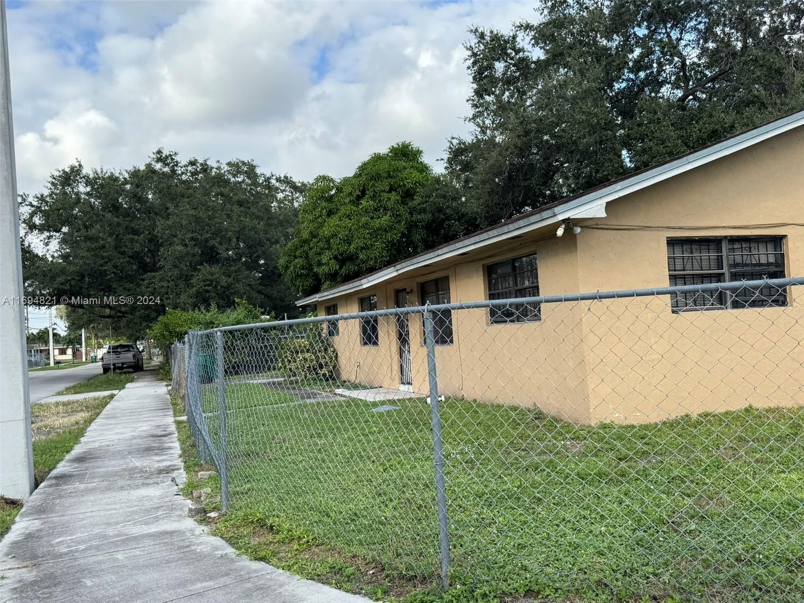 Real estate property located at 16945 28th Ave, Miami-Dade, GOLDEN GLADES PARK 2ND AD, Miami Gardens, FL