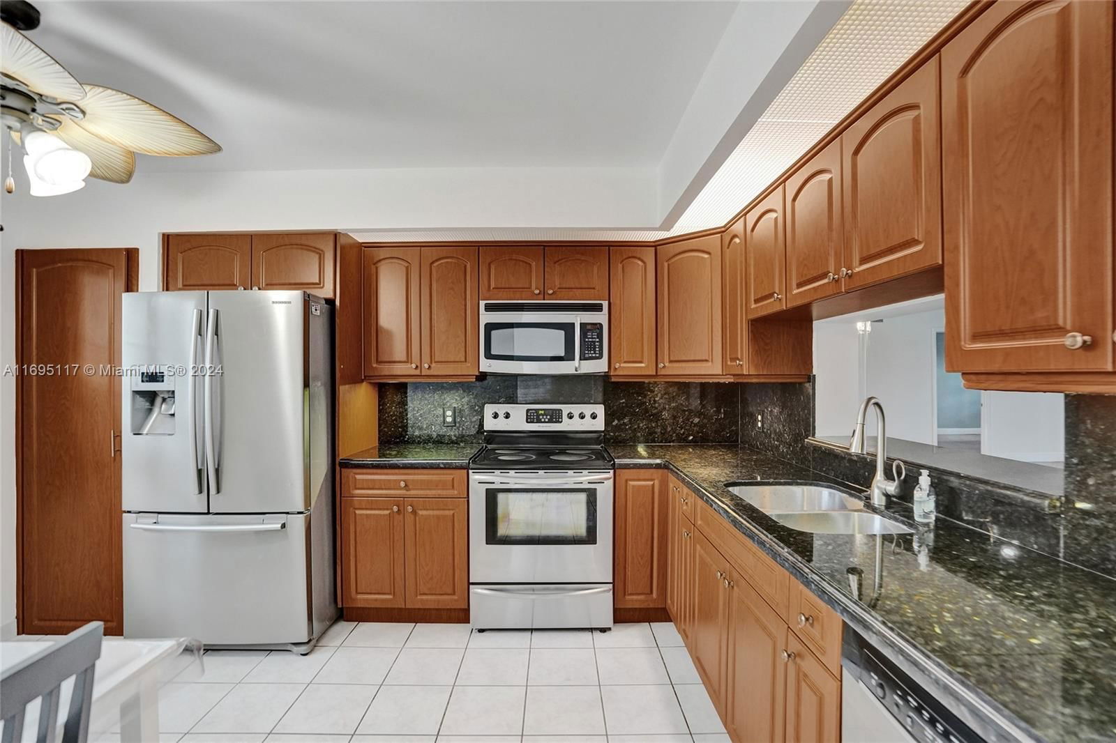 Real estate property located at 1001 128th Ter #207B, Broward, CAMBRIDGE AT CENTURY, Pembroke Pines, FL