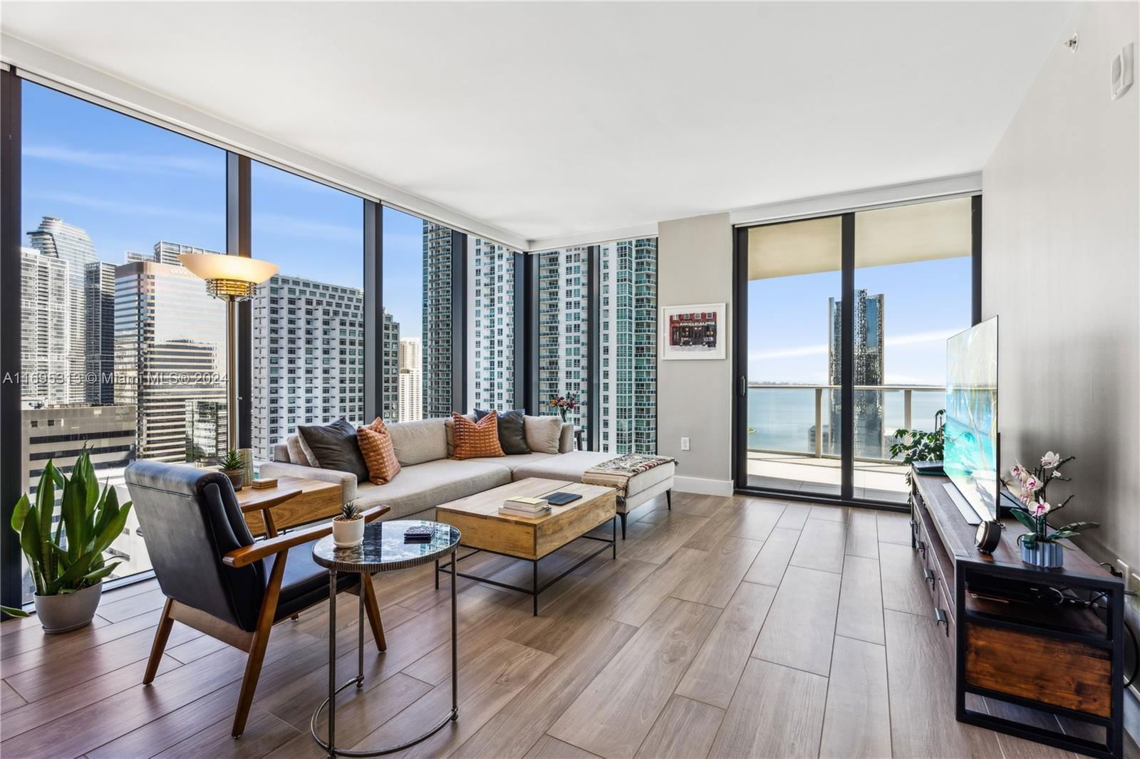 Real estate property located at 1010 Brickell Avenue #2401, Miami-Dade, 1010 BRICKELL CONDO, Miami, FL