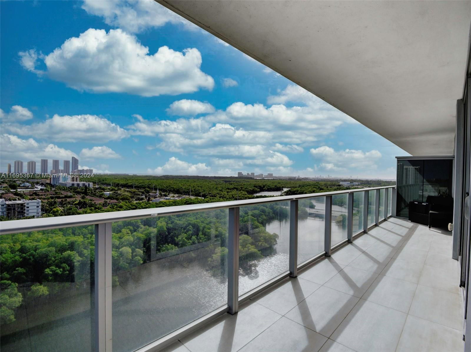 Real estate property located at 16385 Biscayne Blvd #1615, Miami-Dade, THE HARBOUR SOUTH CONDO, North Miami Beach, FL